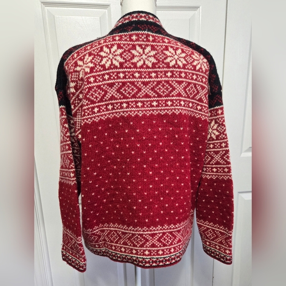 Vintage L.L. Bean red and white snowflake wool pullover sweater - Picture 8 of 10